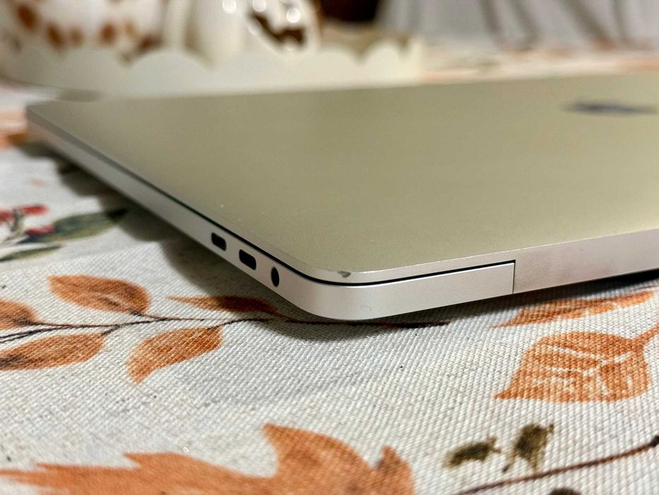 Apple MacBook Pro 16