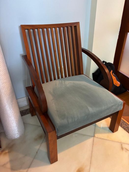 2 Cadeirões de Sala -Madeira Maciça