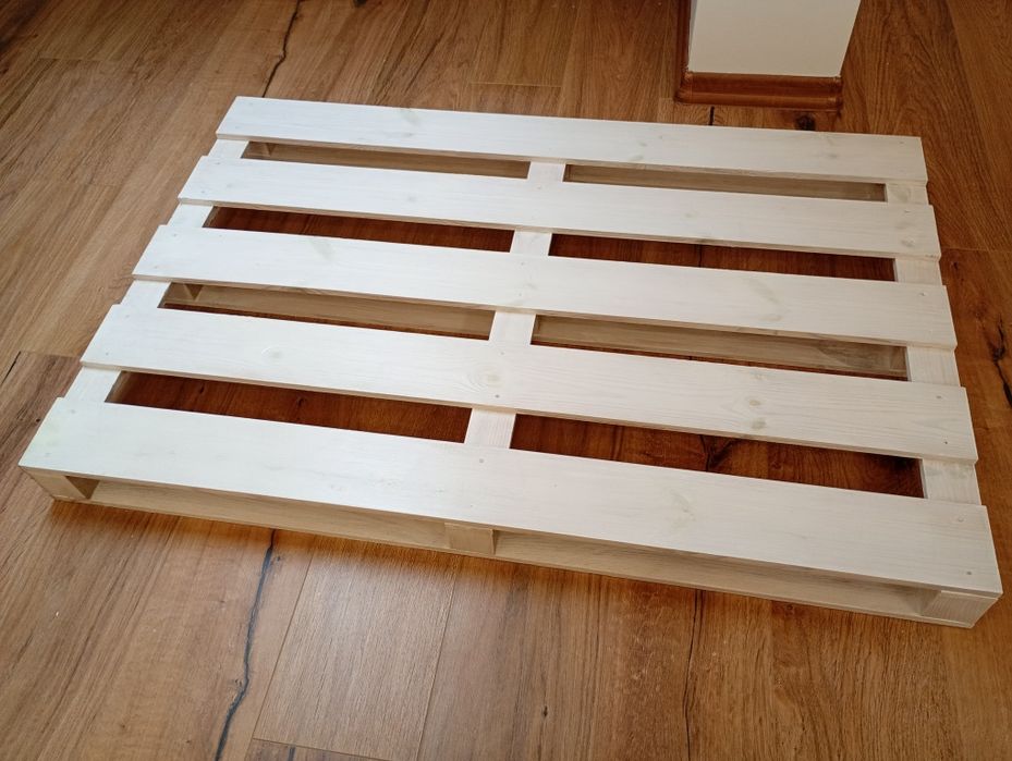 Paleta sosnowa biała