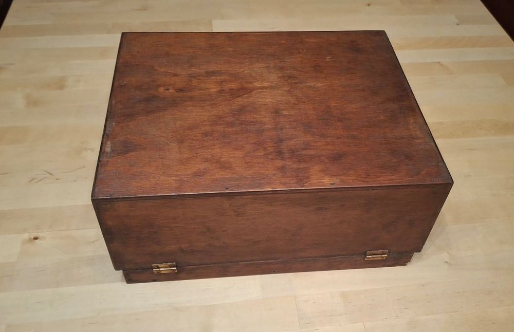 Caixa de joias- adaptacão de uma Antiga caixa de arquivo em madeira,