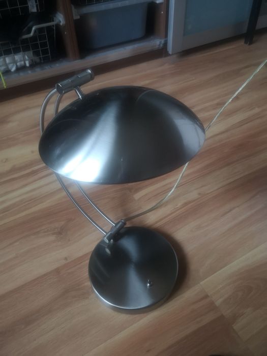Biurkowa metalowa lampa firmy Honsel
