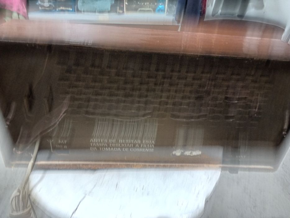 Vende se radio antigo