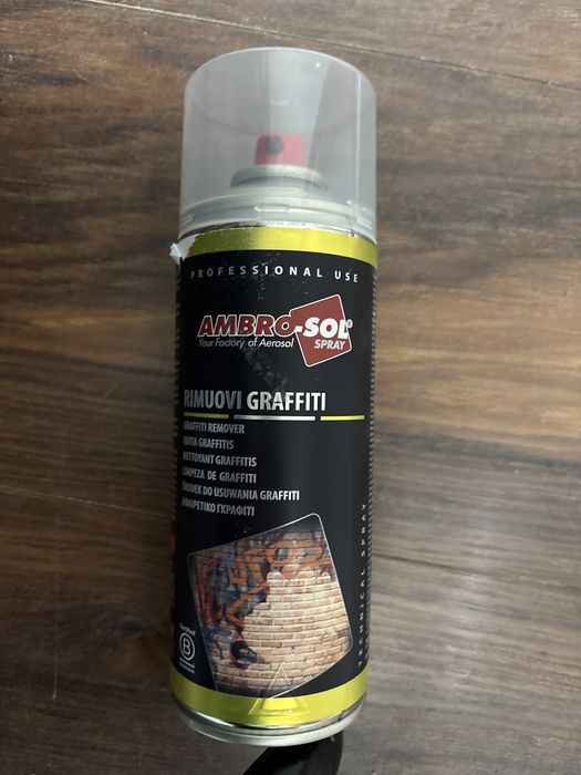 Spray do usuwania graffiti