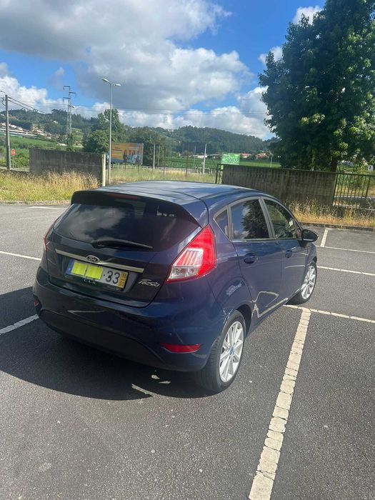 Ford Fiesta 1.5 TDCi Titanium | 2016 | 170.389 km | Único Dono | Revisões na Marca
