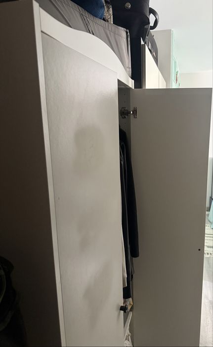 Armário de roupa branco