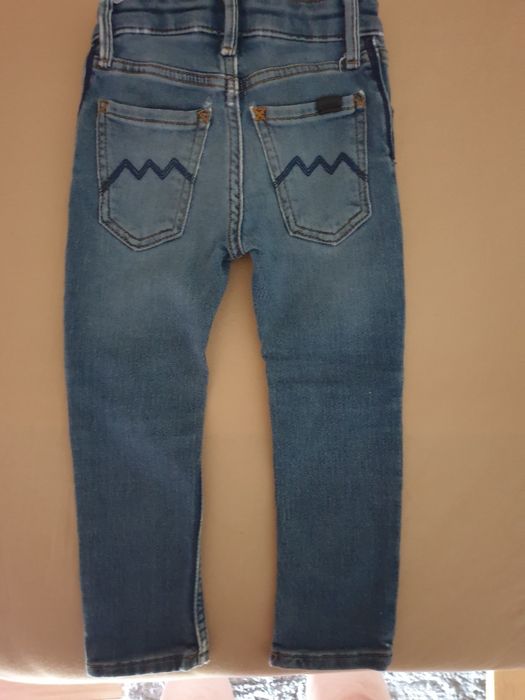 Modne rozciągliwe jeansy H&M r.98 z dziurami dla chłopca