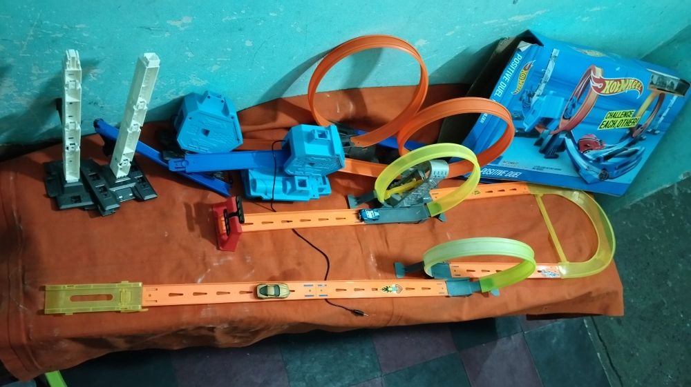 hot wheels track builder positive duel