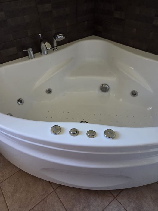 Wanna z hydromasażem PoolSPA 140*140