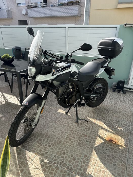 Moto adventure DSR TT 125