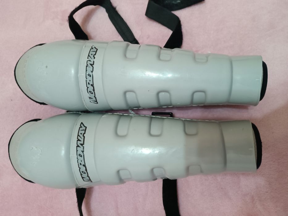 Наколінники для хокею