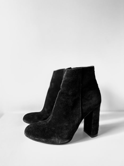 Botas salto em bloco em camurça pretas Janiko