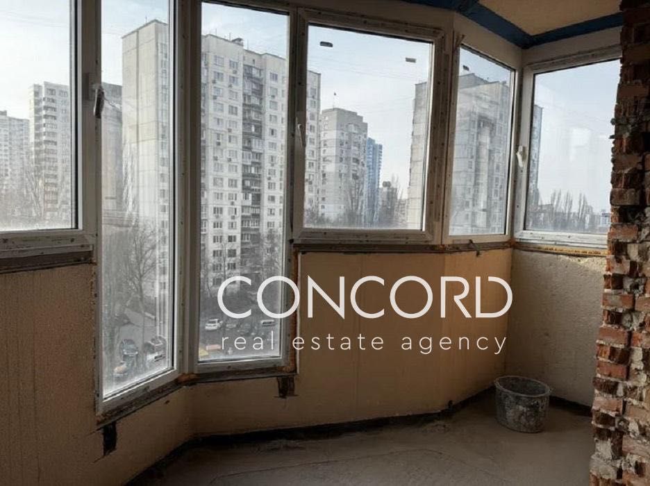 Липковского (Урицкого) ул., 18. Метро Вокзальна. Соломʼянський район