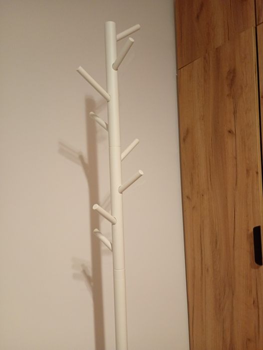 Wieszak na ubrania do przedpokoju biały z jysk