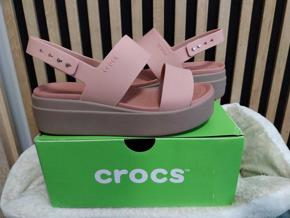 Crocs sandałki r.  W8 38 pudrowy różowy