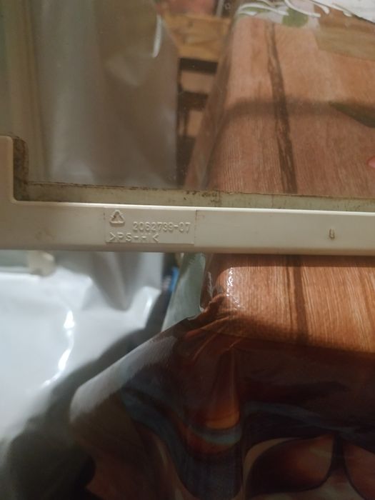 Полка стеклянная в холодильник