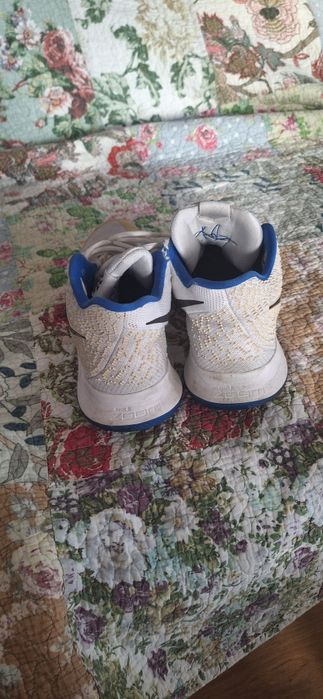 Sprzedam buty hala, koszykówka  Nike Kyrie 3 "Duke" 28.5 cm wkladka