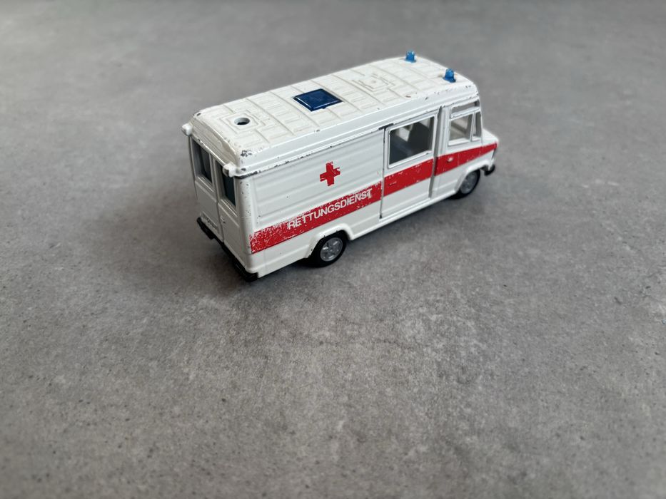Model Siku Mercedes 809 D Ambulans made in Germany
