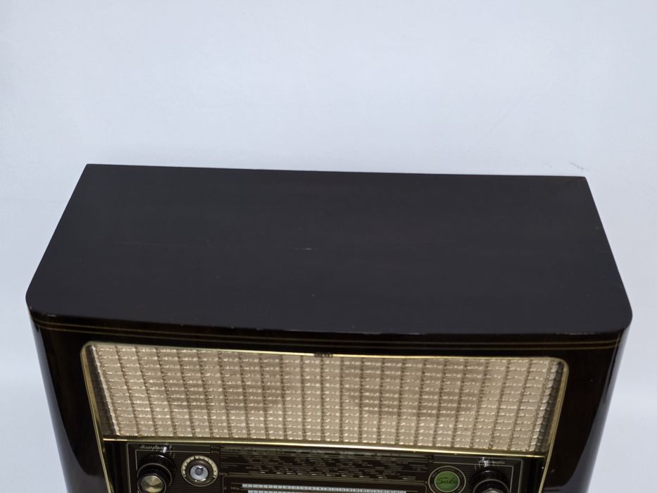 Rádio antigo reparado SABA