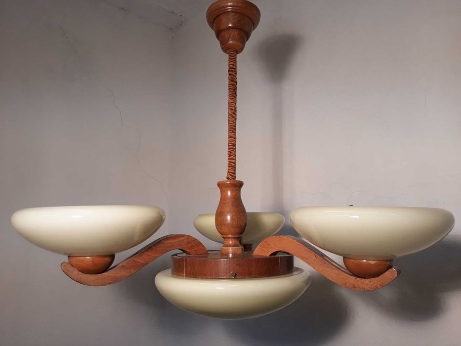 Żyrandol drewniany 3 ramienny klosze szklane otwarte od góry i 1 w dół