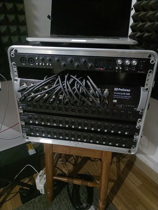 Rack de 8 unidades marca Thomann