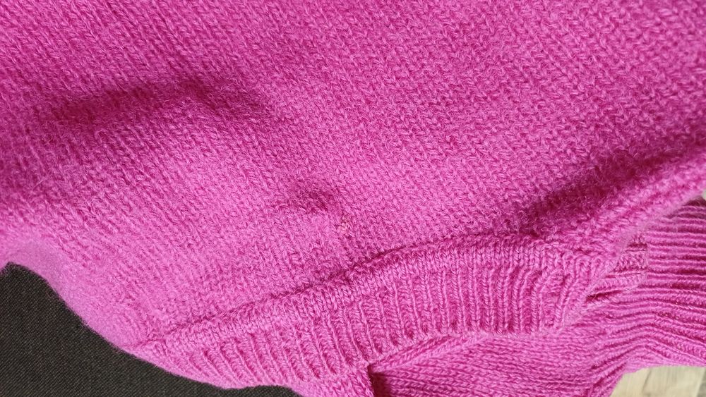 Светрик жіночий вовняний,свитер шерстяной.