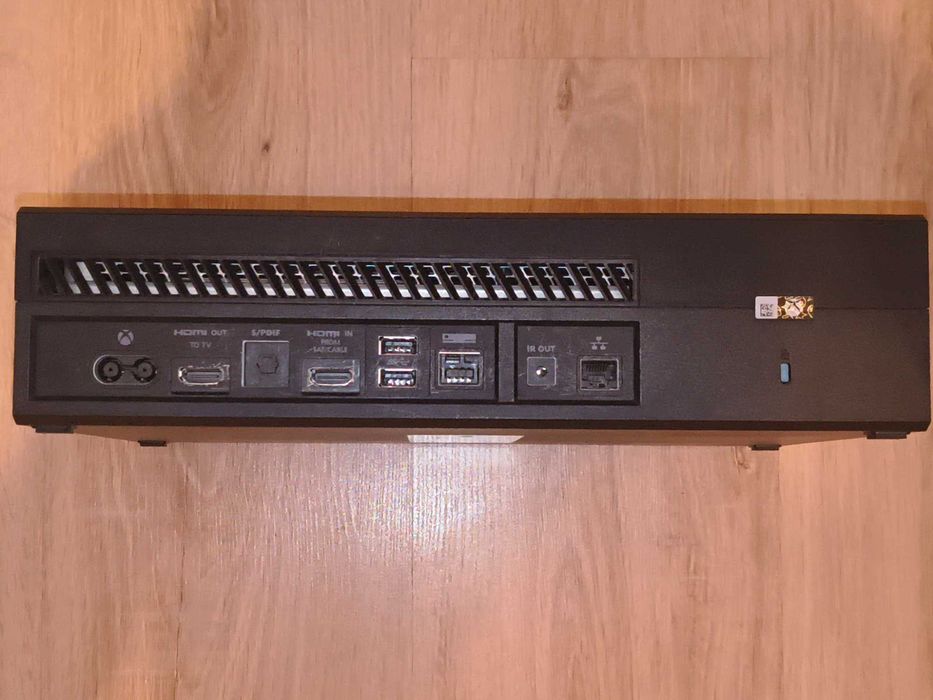 Xbox One 500GB + Kinect 2.0 + Dodatki | Sprawny, Bardzo Dobry Stan