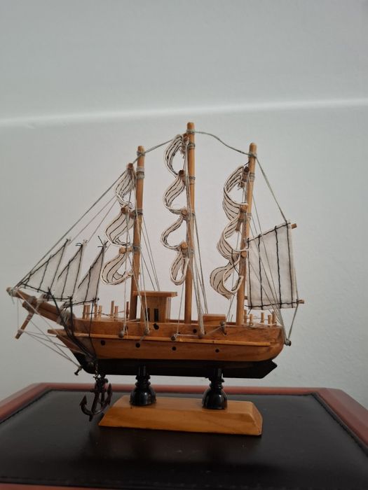 Veleiro  + porta chaves  + caneta