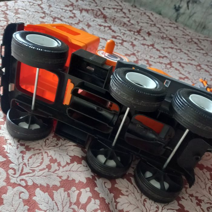 Детская машинка бетономешалка б. у.