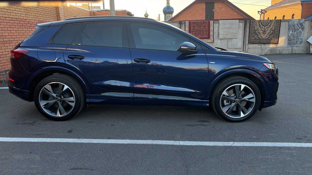 Продам  AUDI E-Tron Q4