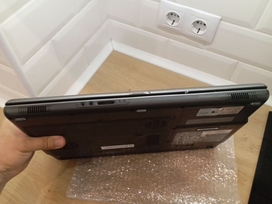 Ноутбук Gateway PA6A Екран 17" У робочому стані (Без HDD)