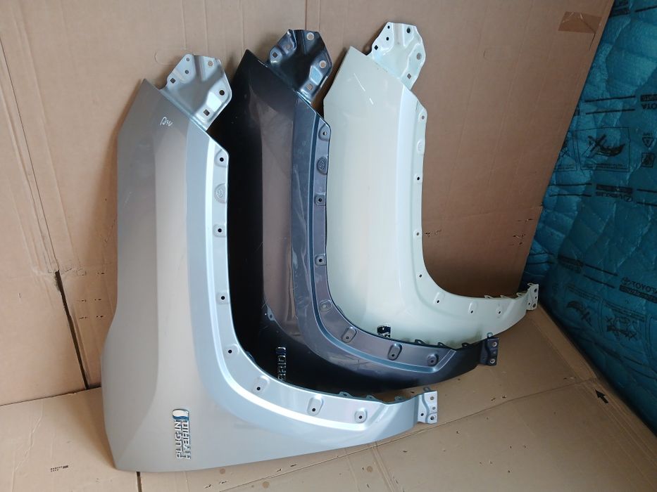 Blotnik przedni przod prawy 1g2  TOYOTA RAV4 V perla 070 rok 18-