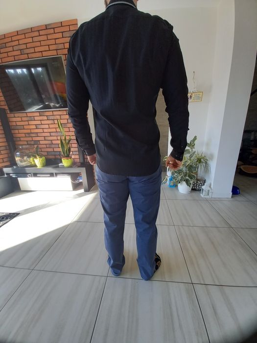 Czarna z dodatkami szarości koszula H&M na rozmiar M.