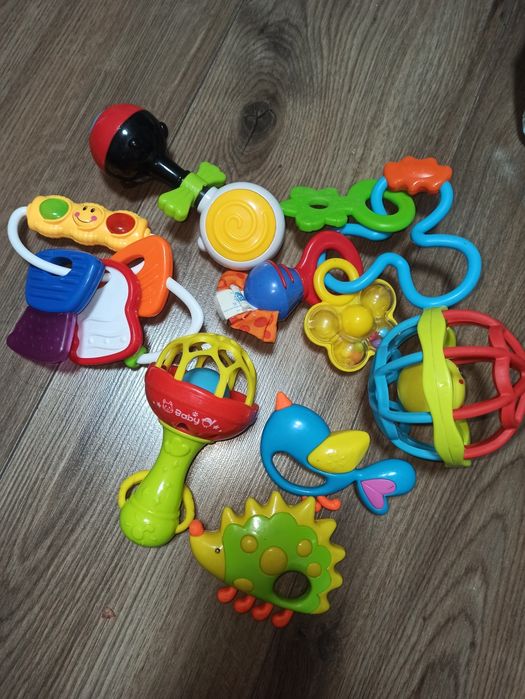 Брязкальця іграшки для малюків