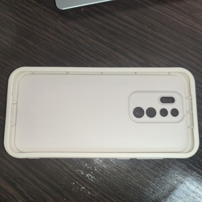 Новий чохол на Redmi Note 8 pro
дуже класний бампер
молочного кольору