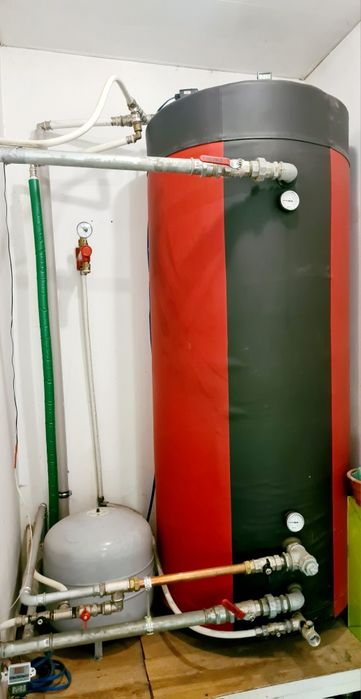 Будинок з басейном і гаражем на 2 авто