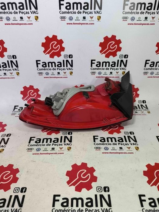 Farolim Esquerdo AUDI A4 B8 Avant 8K9945095 (OEM)