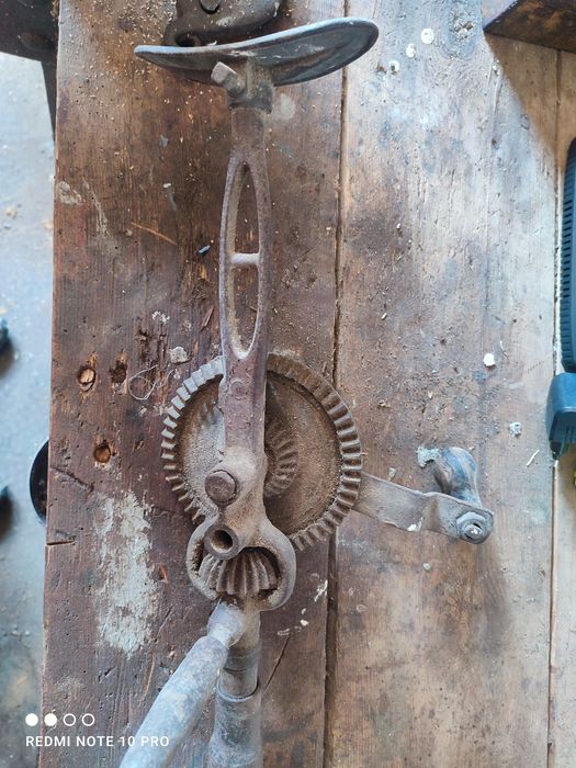 Stara ręczna wiertarka