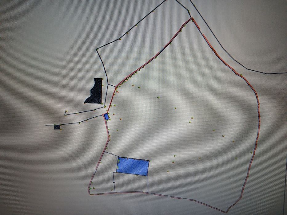 Terreno com pavilhão agrícola 200m2