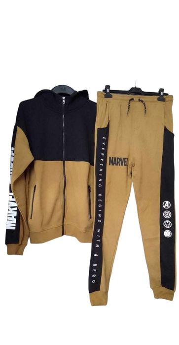 Komplet chłopięcych dresów SMYK Marvel 158cm
