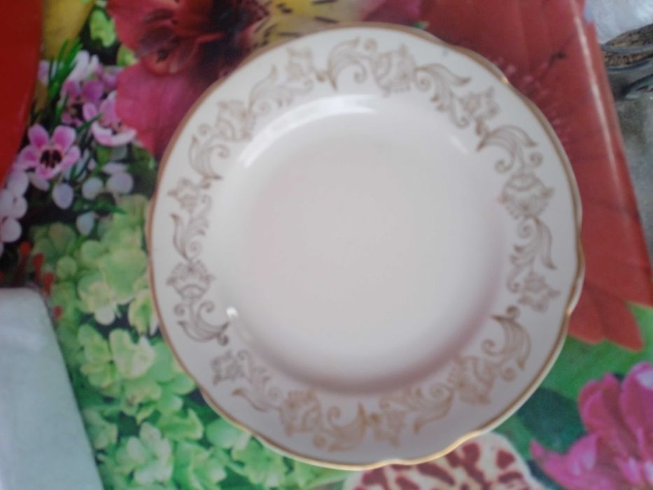 Продам тарелки мелкие ( десертные)