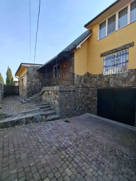Продаю будинок з комерційним приміщенням в районі ТЦ Арсен. 340м2/7соток