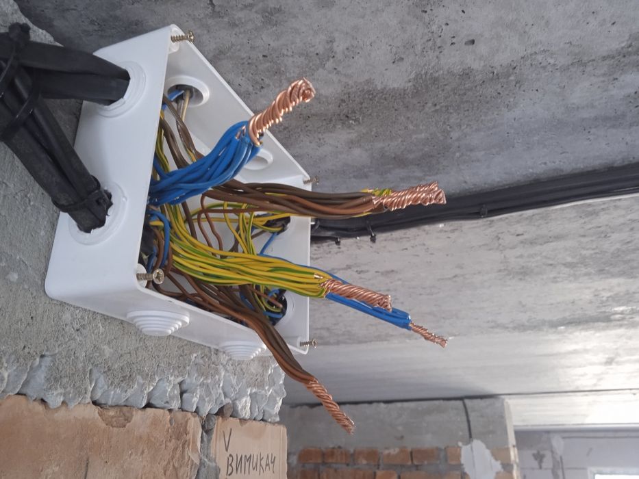 Пропонуємо електромонтажнi та електро-газозварювальнi  роботи.