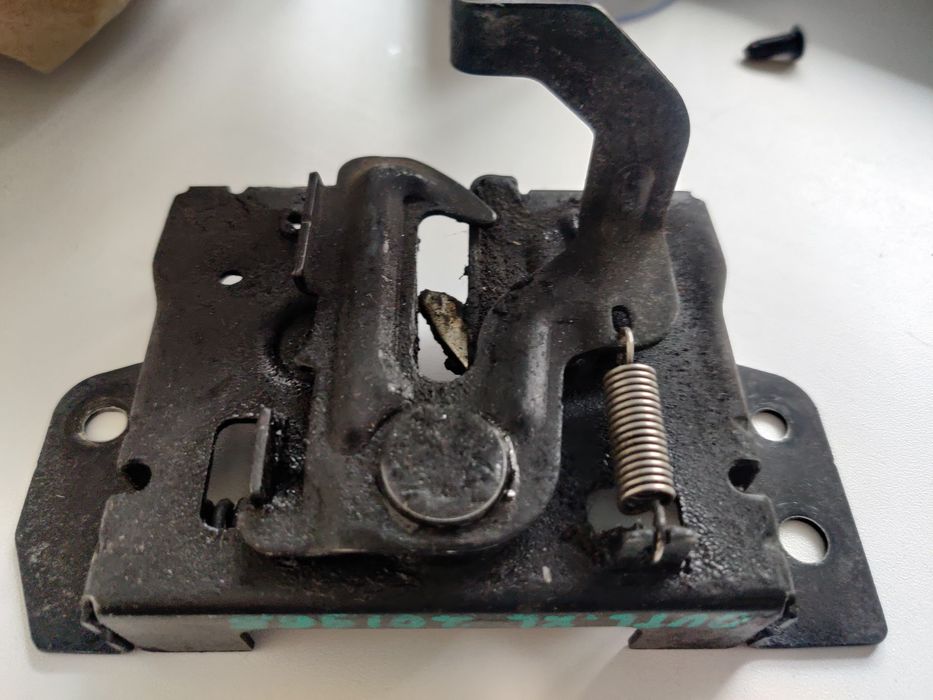 Низька ціна! Замок капота Mitsubishi