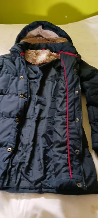 Casaco azul com capuz de senhora