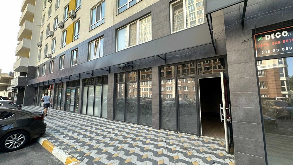 Оренда фасадного комерційного приміщення 66.2 м²