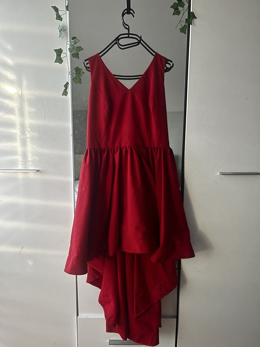 Czerwona elegancka sukienka