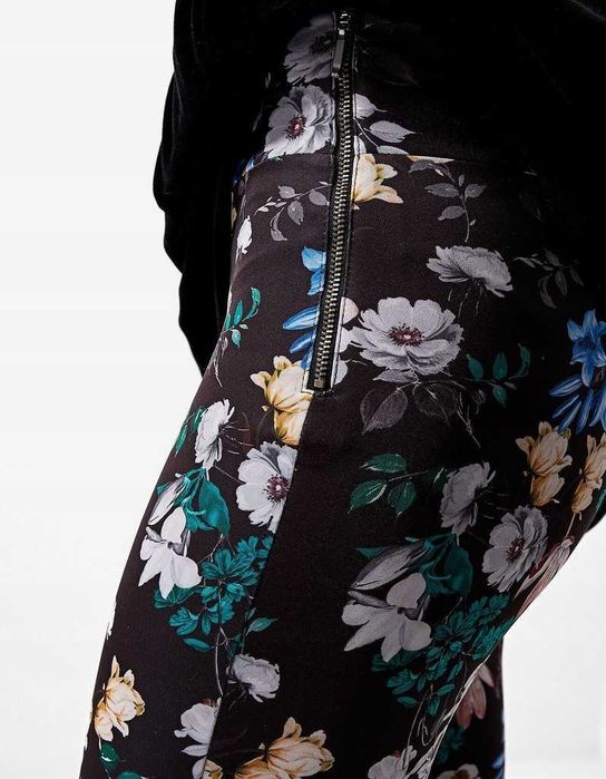 Nowość 2026:) spodnie/legginsy w kwiaty STRADIVARIUS roz XS