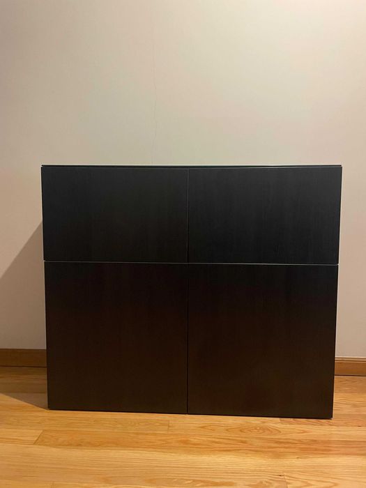 Móvel Sala IKEA, com 4 portas, em muito bom estado.