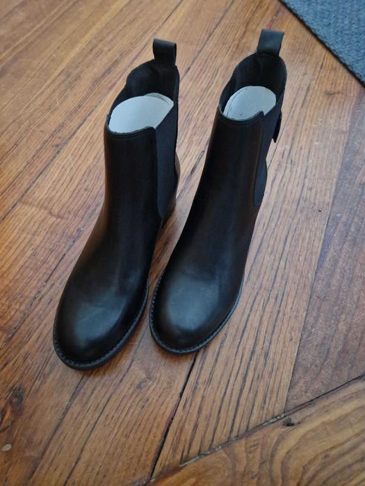 Botas Novas em Pele