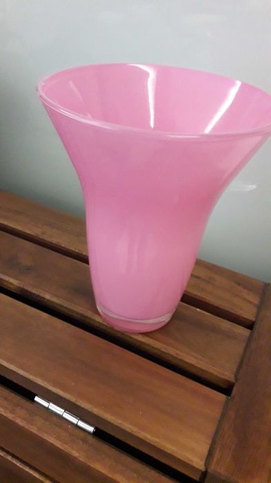 Jarra cor de rosa em vidro